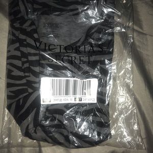 VS PINK zebra print gray/black shirt size M